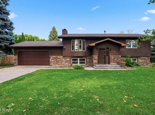 1811 S 38th St, Grand Forks, ND 58201