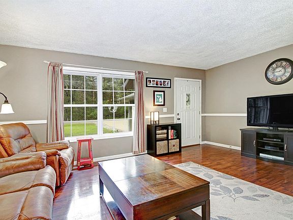 5th image of 11533 Bradley Dr