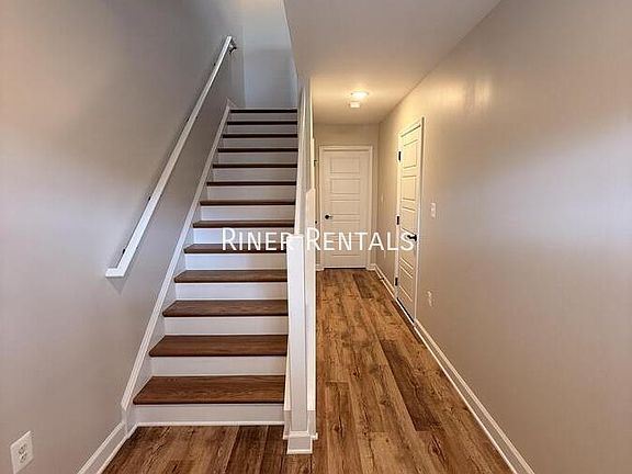 2nd image of 1327 Derby Dr