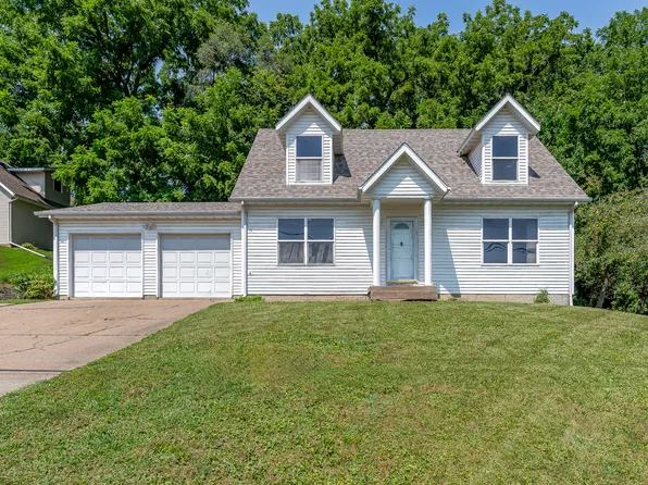 1148 Valley Dr, Riverdale, IA 52722