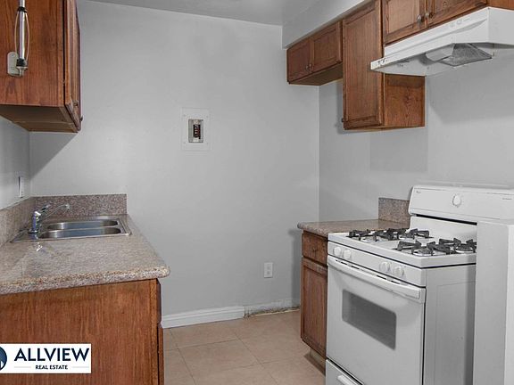 4th image of 141 N Lewis St #3