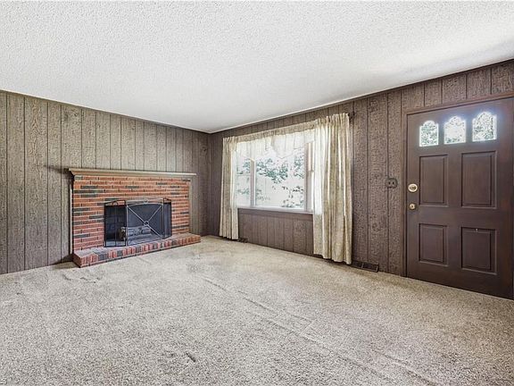 5th image of 464 Cedar Dr