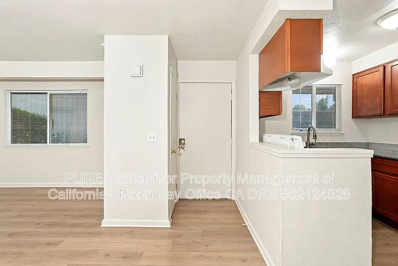 2 bed, 1.0 bath, 860 sqft, $2,000 — Photo 4