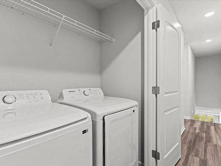Oak Woods Townhomes — Photo 25