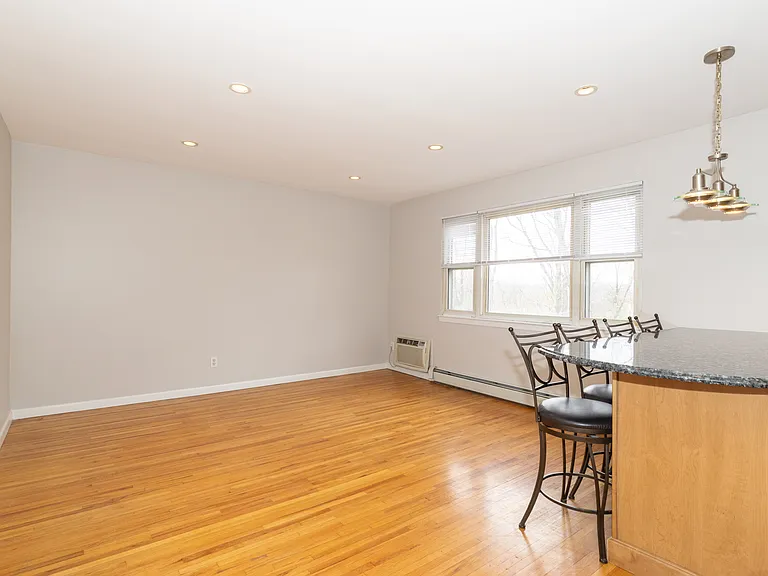300 Wilson Rd #22C — Photo 4