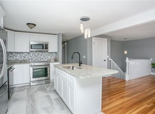 45 Harbor View Rd, Portsmouth, RI 02871