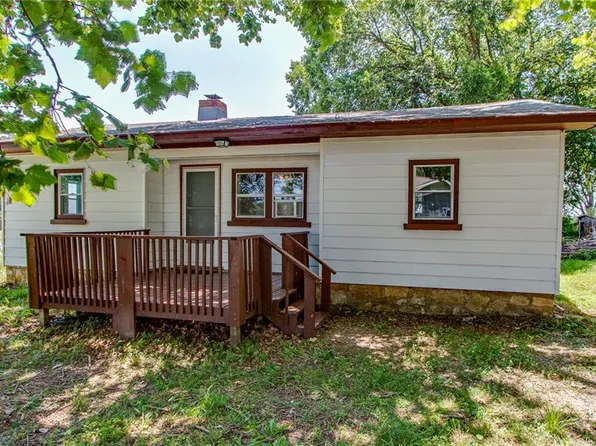 1075 Walnut St, Perry, KS 66073