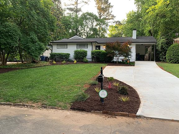 2nd image of 828 Cardova Dr NE