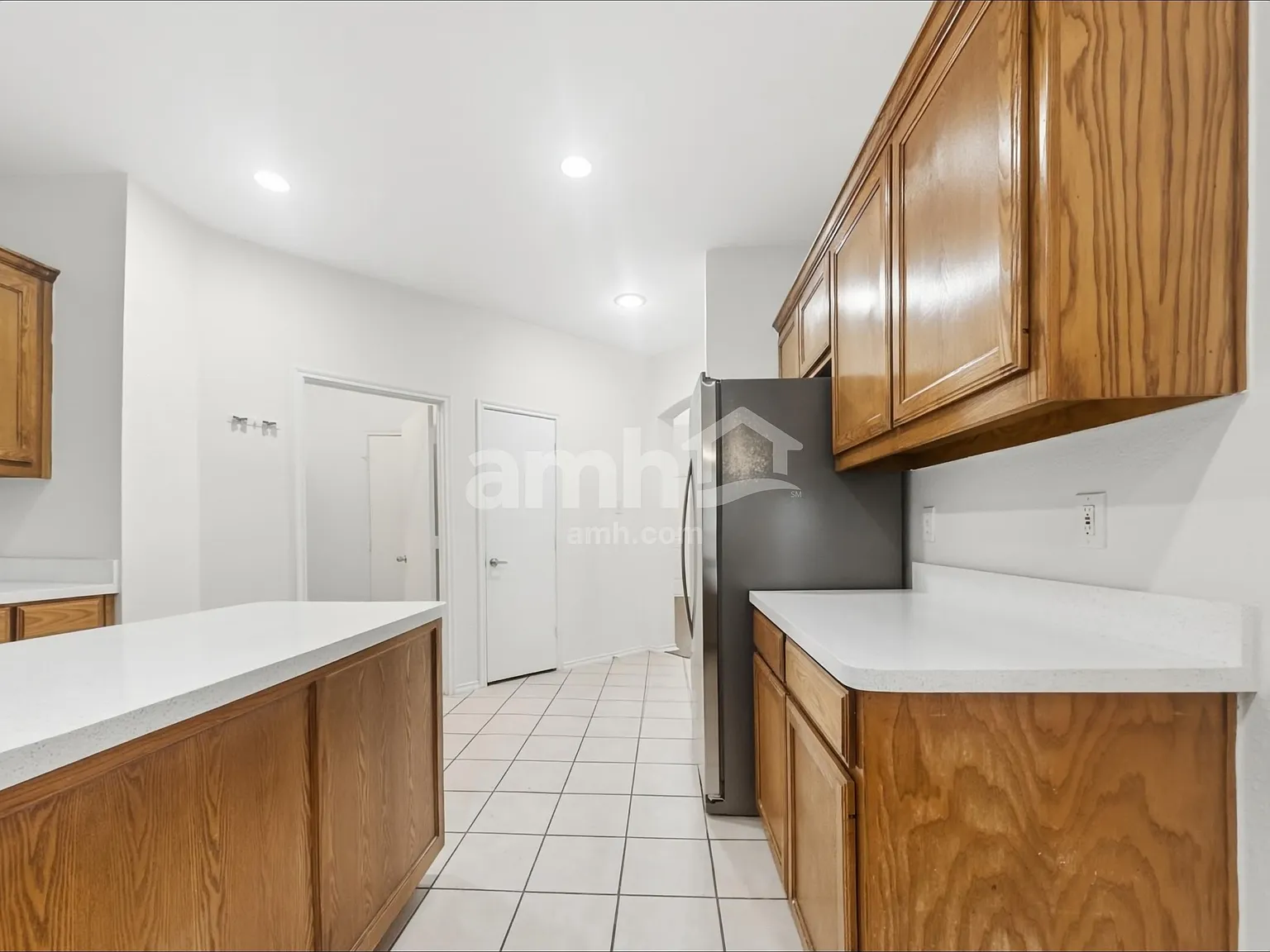 4 bed, 2.5 bath, 2508 sqft, $2,580 — Photo 4
