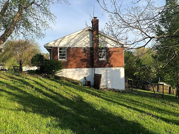 4th image of 306 Lyons Dr