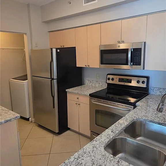 1105 Reserve Ct #201 — Photo 3