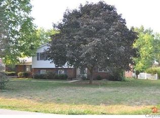712 Lake Dr, Greenfield, IN 46140