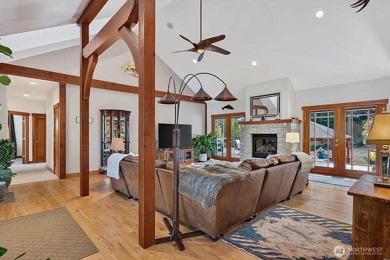 4th image of 11059 Carmichael Lane