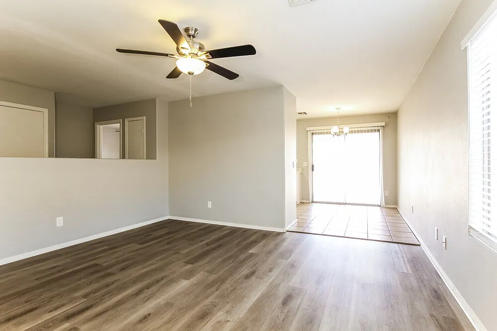 3 bed, 2.0 bath, 1190 sqft, $1,895 — Photo 3