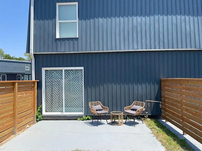 Woodlark Apartments — Photo 6