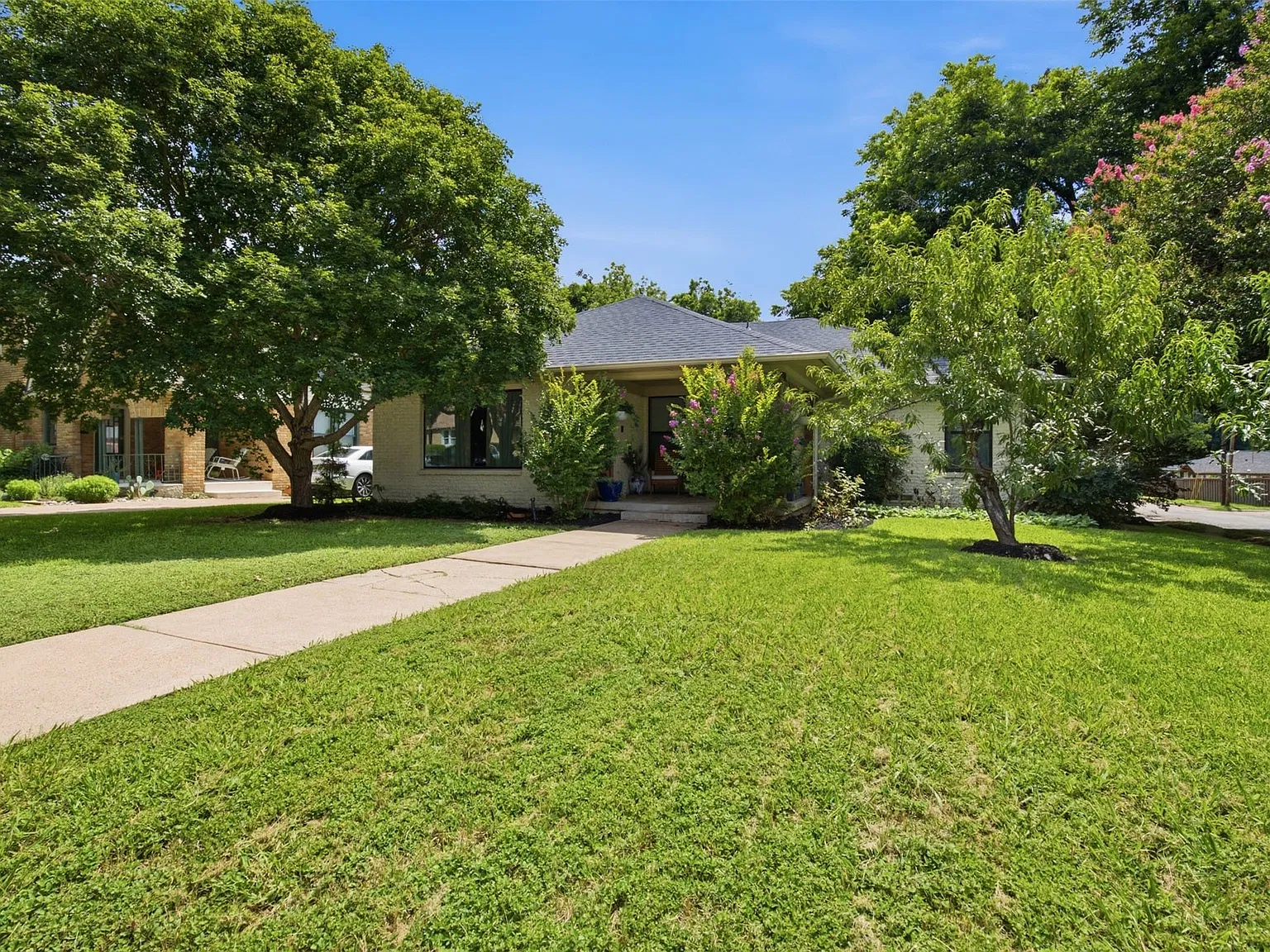 3 bed, 2.0 bath, 1808 sqft, $3,250 — Photo 3