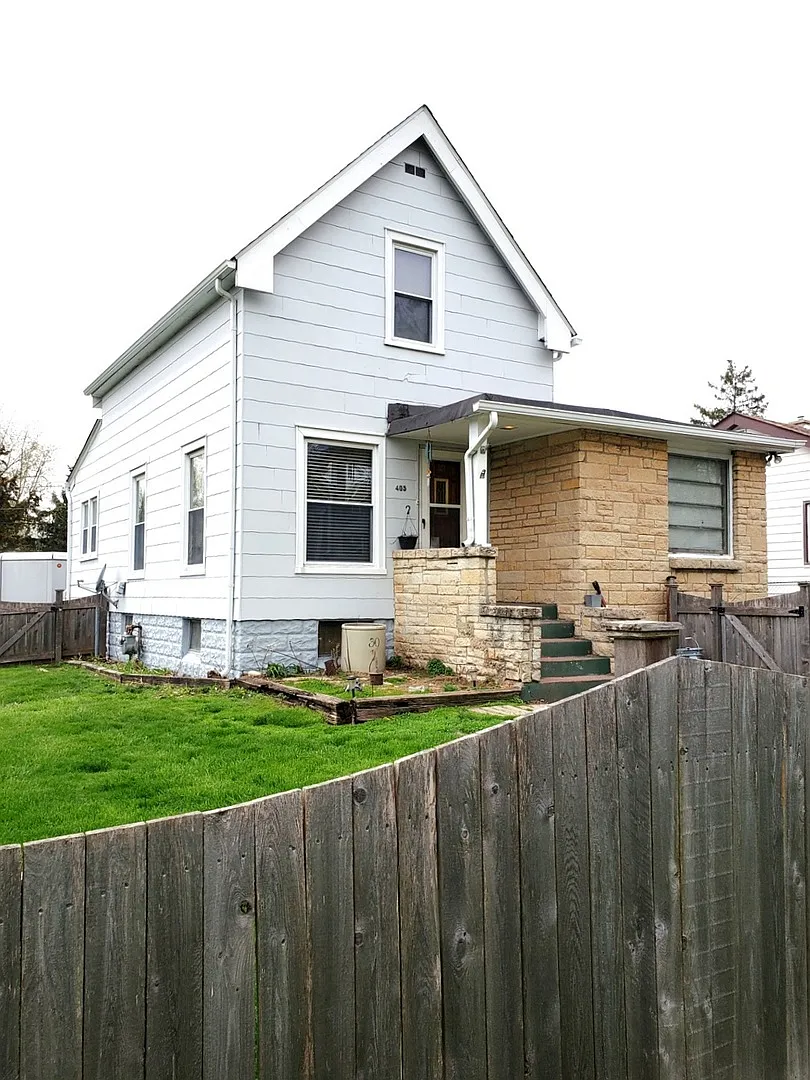 405 Davison St photo 1