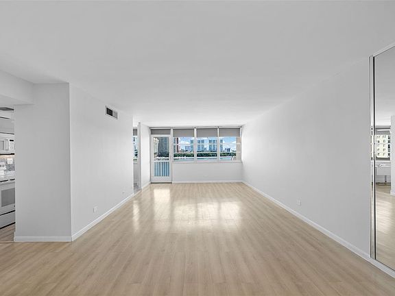 4th image of 250 174th St APT 518