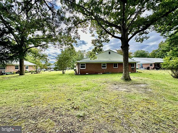 2nd image of 133 Azalea Dr #B