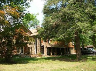 915 Pine Cir, Woodstock, GA