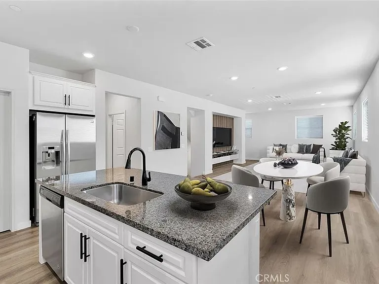 14700 Sherman Way — Photo 2
