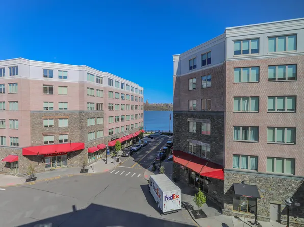 12 Main Street image 17 of 25