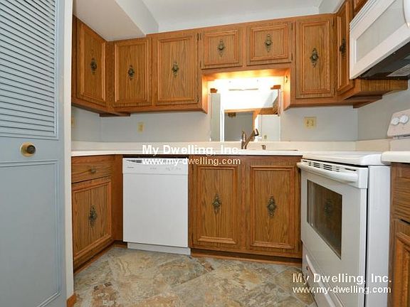4th image of 7009 N Green Bay Ave APT D