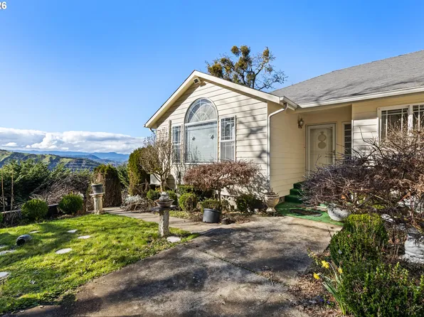 1385 SE Laurel Ct, Roseburg, OR 97470