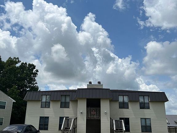 2nd image of 207 Glenwood Ln APT 1