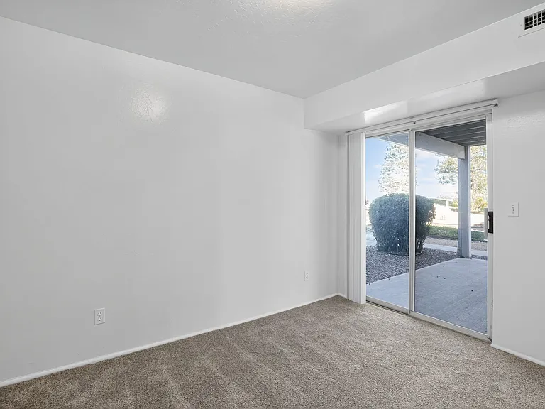 1048 N Old Chisholm Trl #B — Photo 13