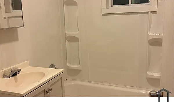 112 E Howard St #B — Photo 3