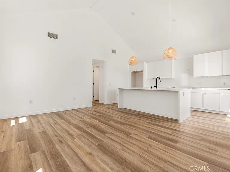 226 B Arena St — Photo 3