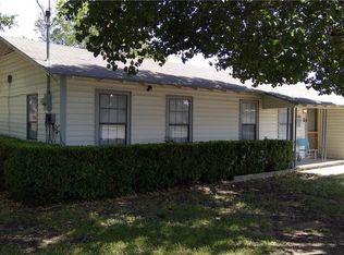 1221 Country Club Rd, Cleburne, TX 76033