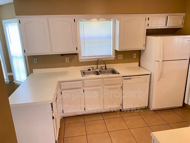 7828 Bland Ln — Photo 10