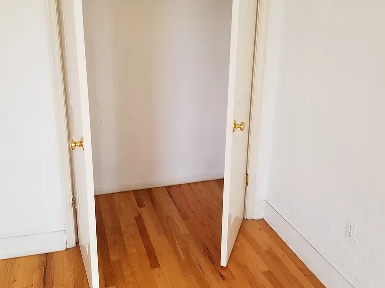 81 Conduit St — Photo 10
