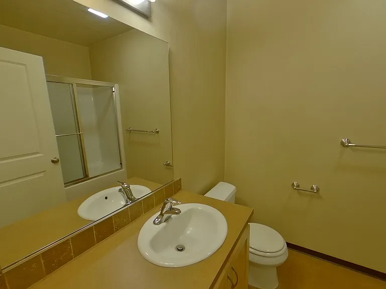 Midtown Apartments — Photo 38