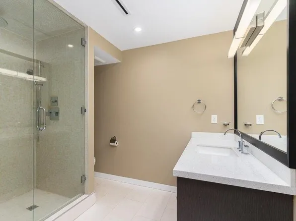 5 Maple St Basement 1/2, Vancouver, BC V6M 3T1
