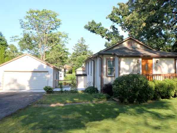 3116 Cedar Ter, Island Lake, IL 60042
