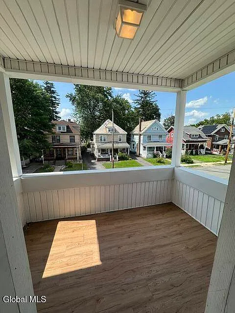 3 bed, 1.0 bath, 1166 sqft, $1,900 — Photo 4