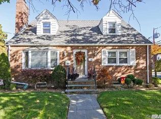 41 Zinnia Ave, Floral Park, NY 11001