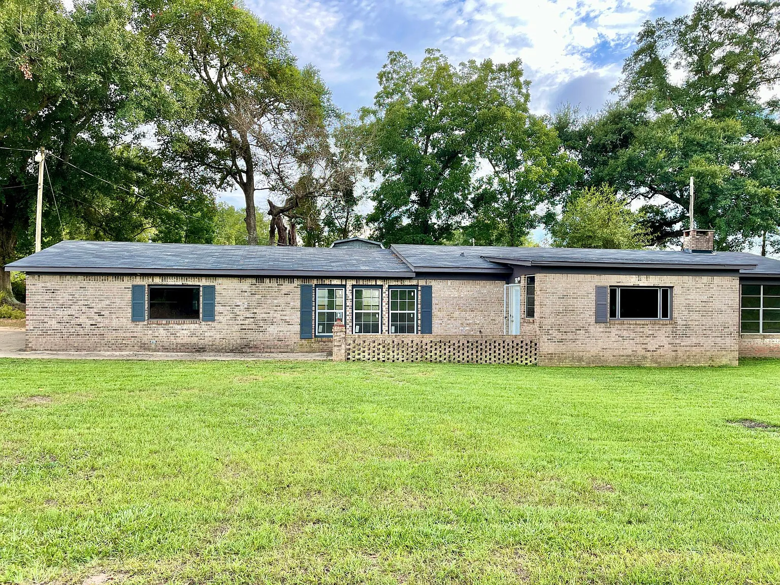 3 bed, 1930 sqft, $1,400 — Photo 2