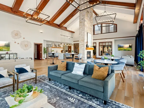 The Landings at Silver Lake Village