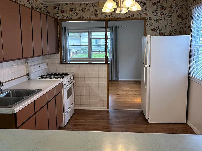 502 Center St — Photo 20