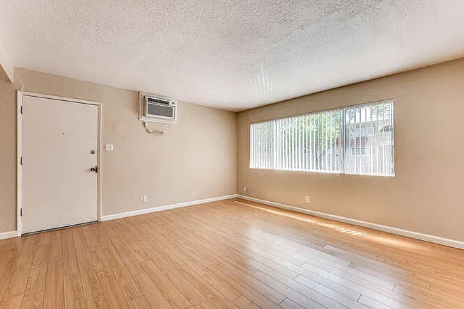 Evergreen Apartments — Photo 13