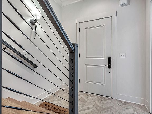 5th image of 103 E Olive St