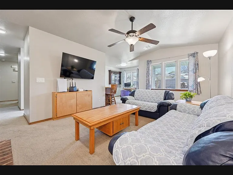 813 Ash Ct — Photo 8