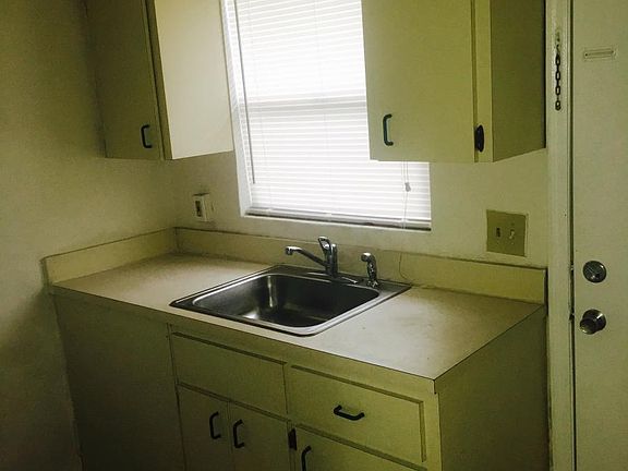 3rd image of 601 18th Ave S APT 4