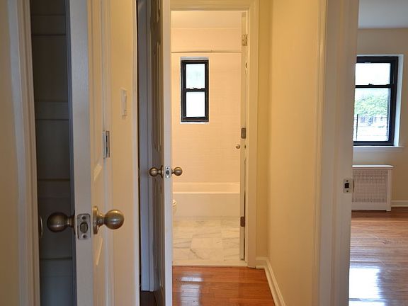 4th image of 15020 73rd Ave APT 1B