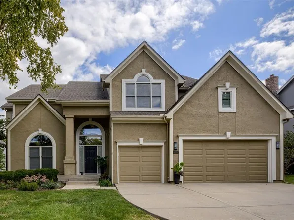 14817 Hayes St, Overland Park, KS 66221