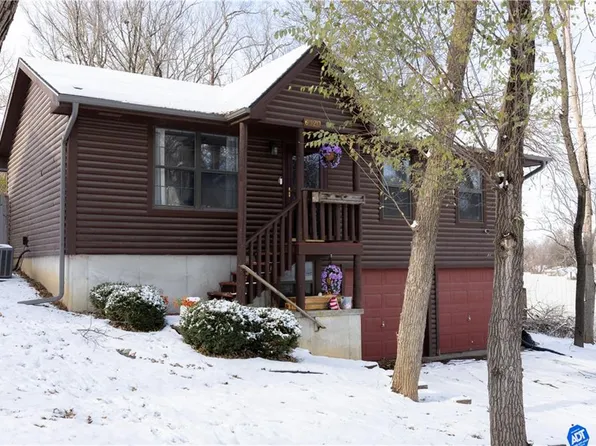 6320 Pamela Dr, Saint Joseph, MO 64504